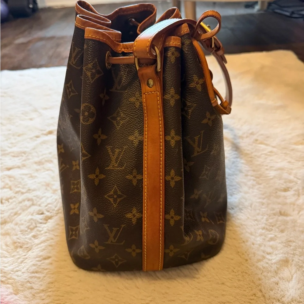 Louis Vuitton Monogram Canvas Noé Bucket Bag in Brown & Tan